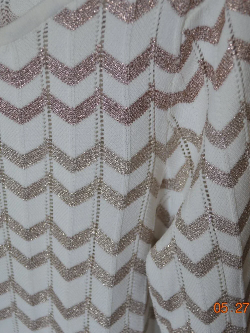 White House Black Market Women’s Large White Knit Chevron Gold Detail Blouse